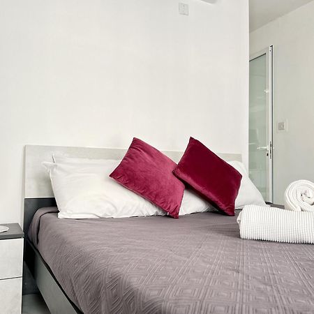 Marina Apartments Msida Bagian luar foto