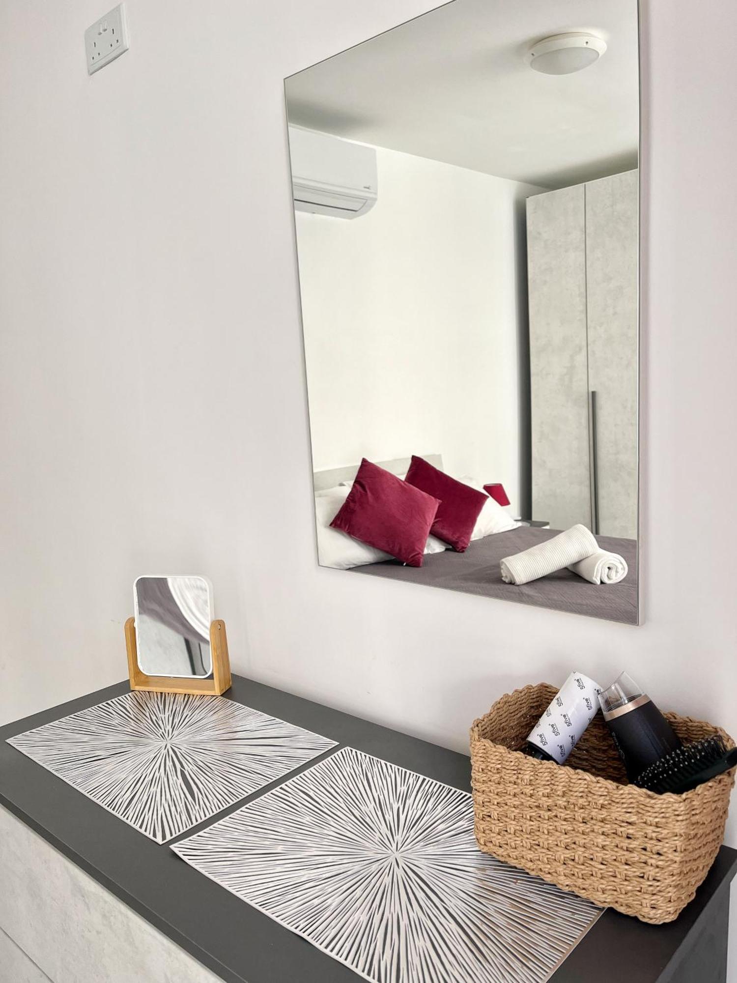 Marina Apartments Msida Bagian luar foto