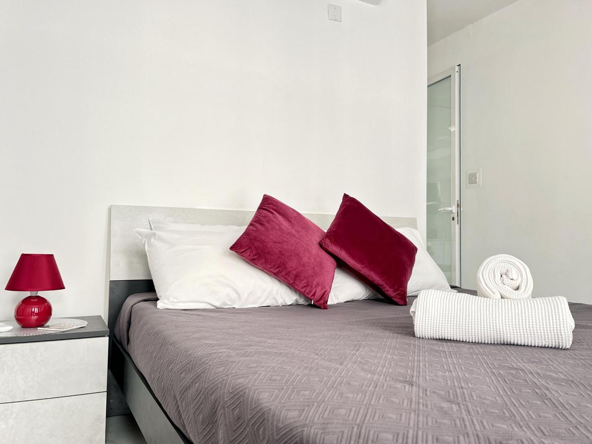 Marina Apartments Msida Bagian luar foto