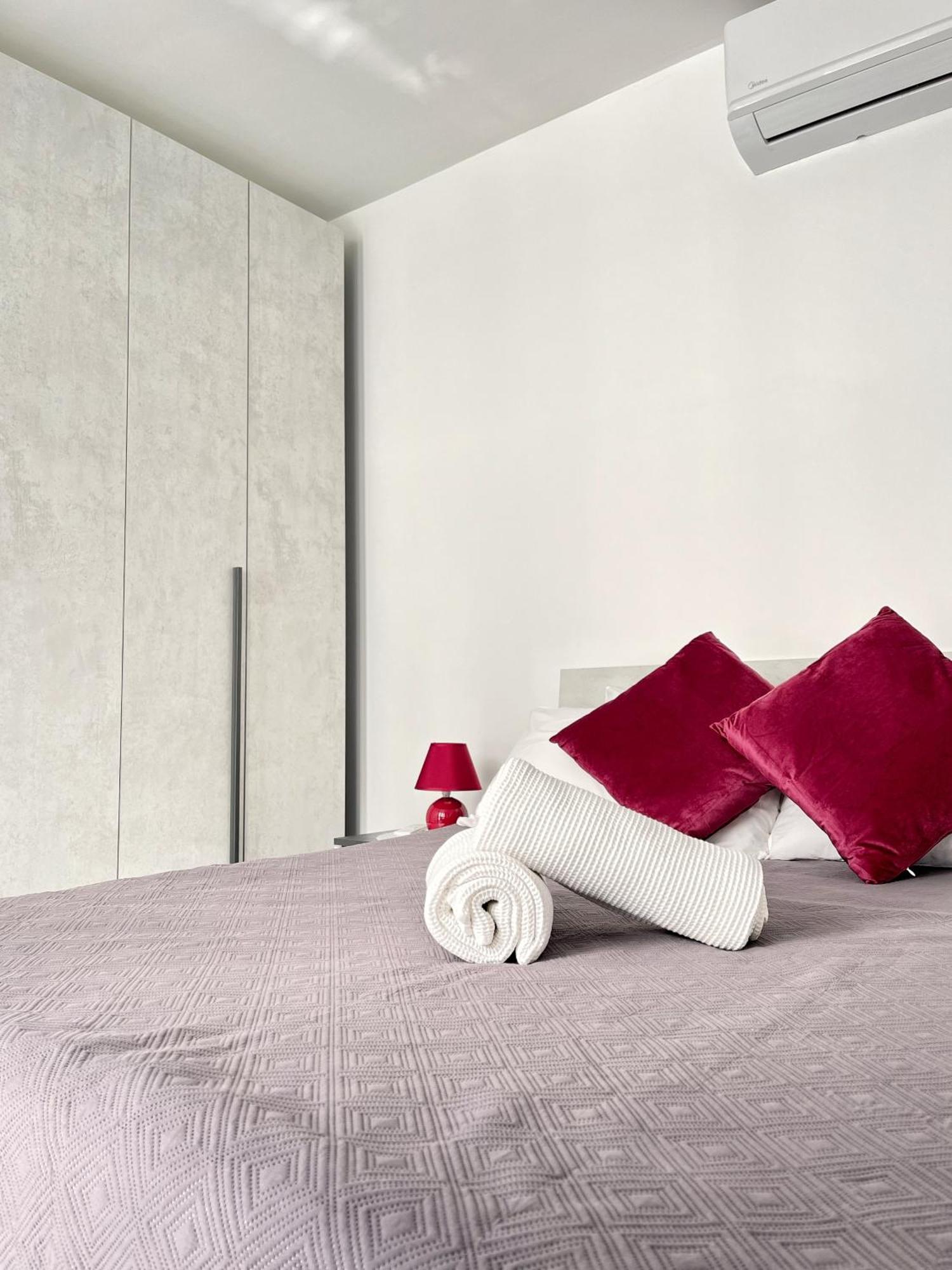 Marina Apartments Msida Bagian luar foto