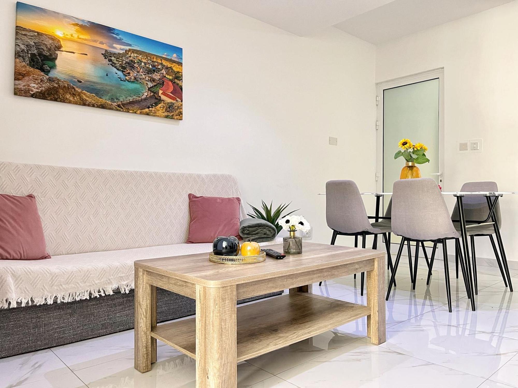 Marina Apartments Msida Bagian luar foto