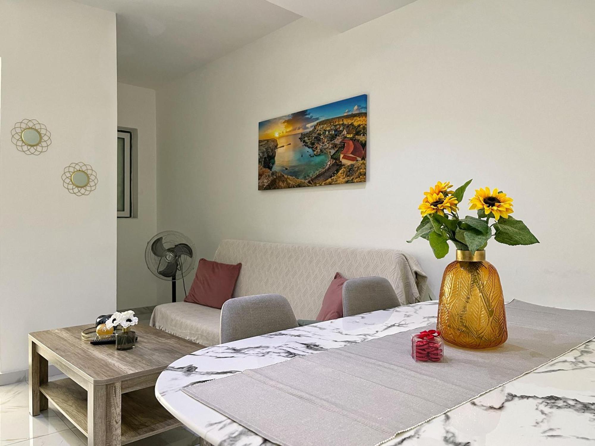 Marina Apartments Msida Bagian luar foto