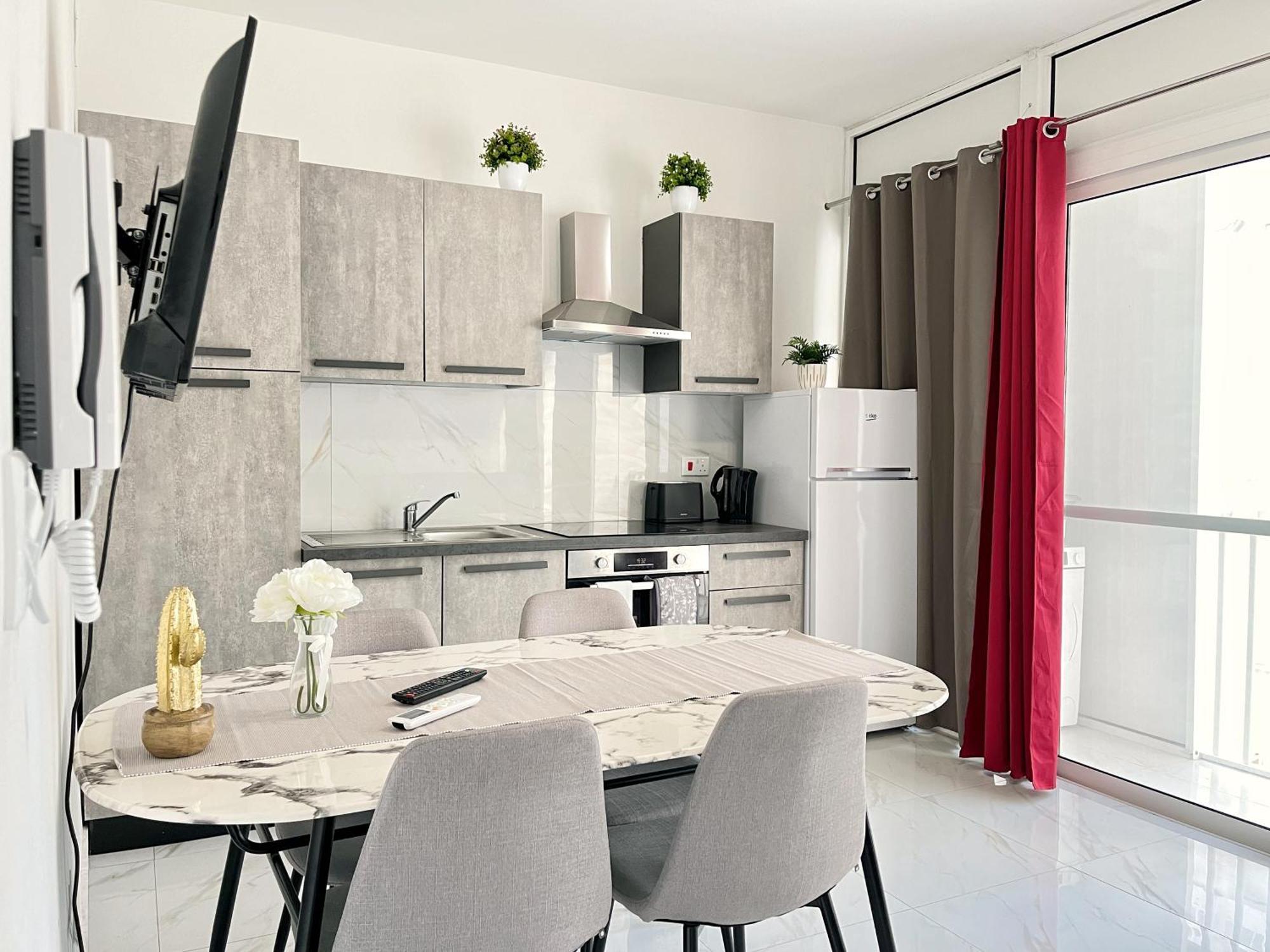 Marina Apartments Msida Bagian luar foto