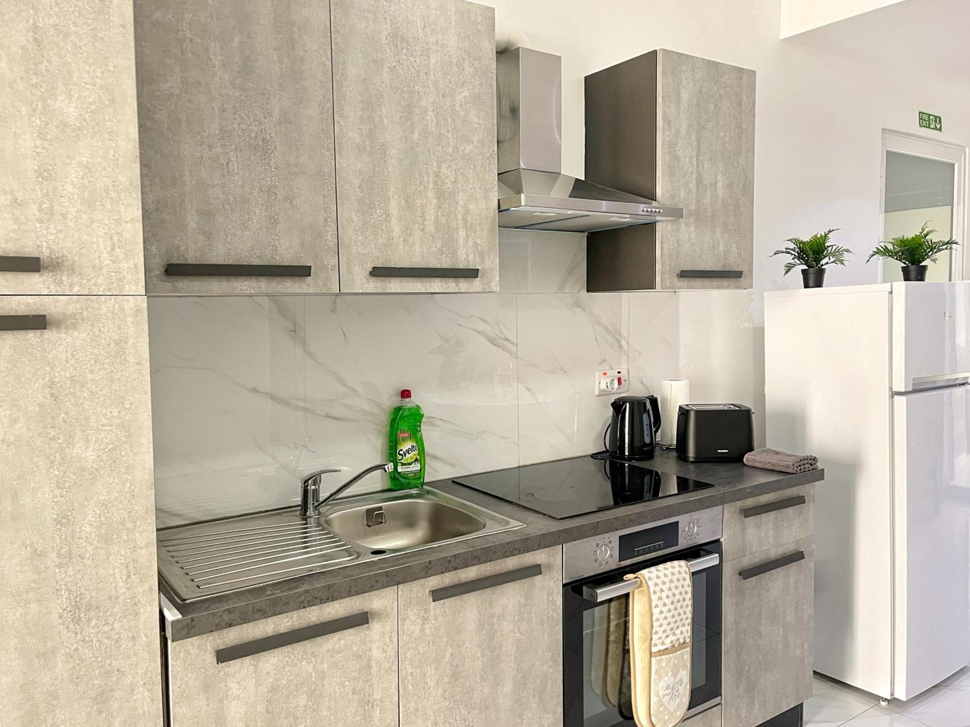 Marina Apartments Msida Bagian luar foto