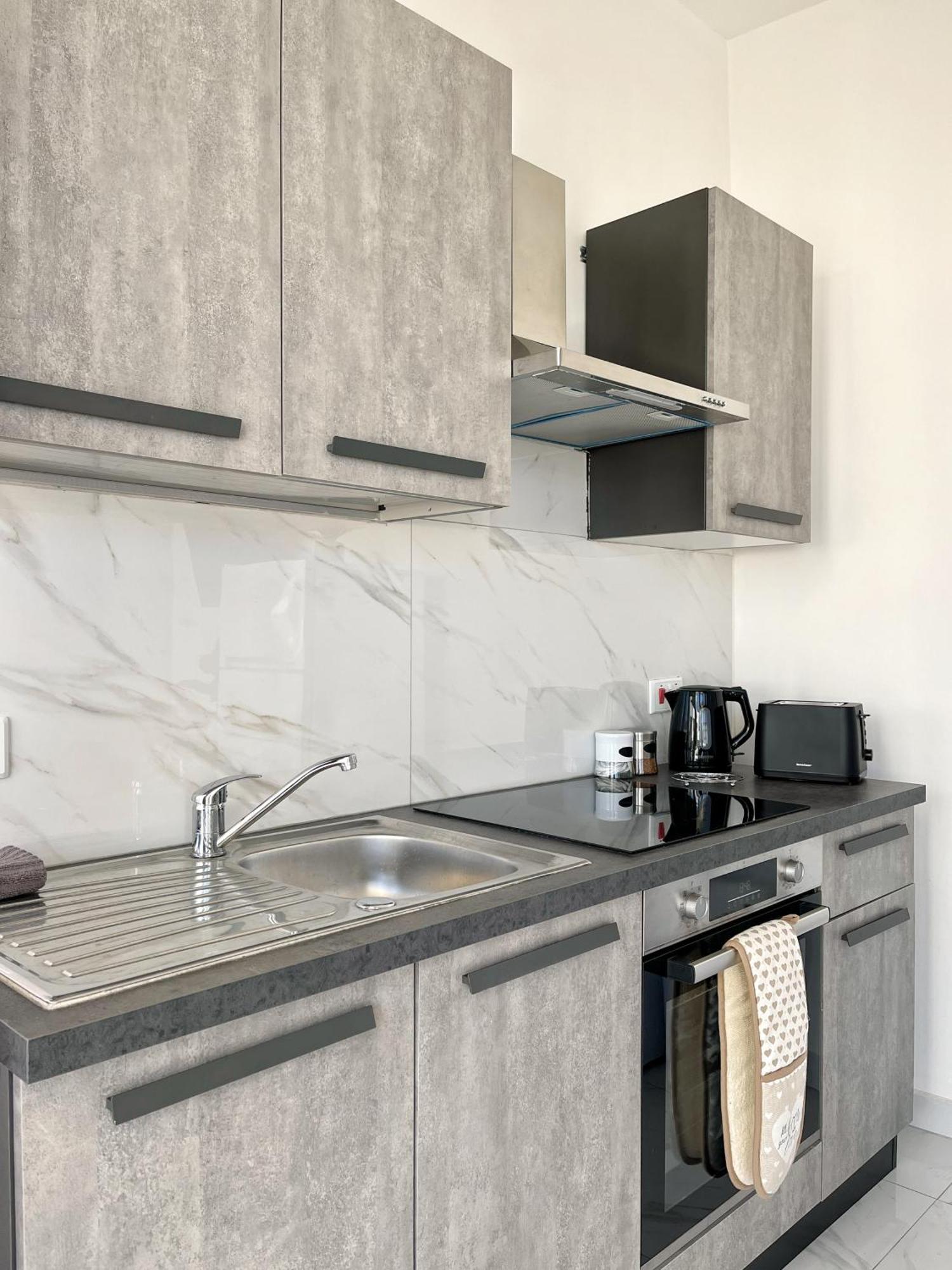 Marina Apartments Msida Bagian luar foto